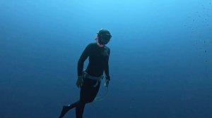 Фридайвинг в Дахабе. Проныр арки Bells на одном вдохе. Снимаю на 30 метрах глубины