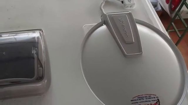 Montaggio antenna satellitare  e televisore 24 pollici 