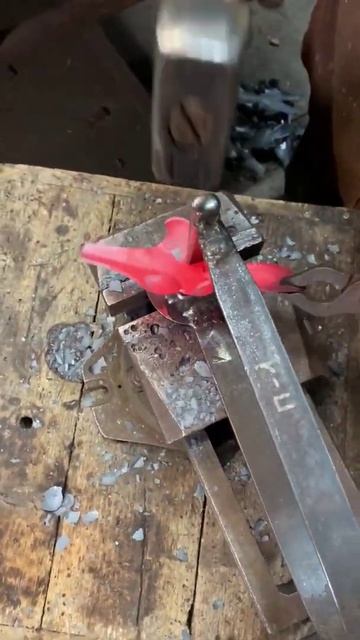 Ковка листьев на горячую смотреть онлайн