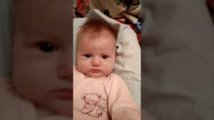 Человеку второй месяц. Девочка растет.