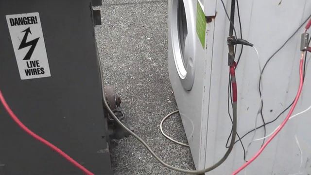 Overcharging a 1.5 Volt battery смотреть онлайн