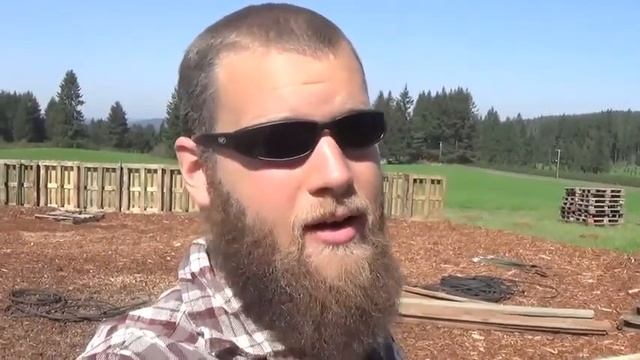 DIY Pallet Fence Build смотреть онлайн