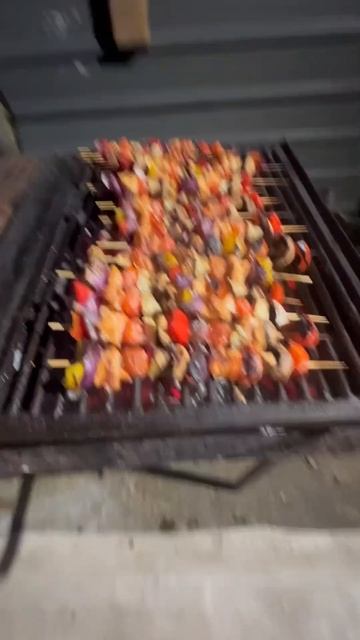 Frigărui la Gratar cu legume pui смотреть онлайн