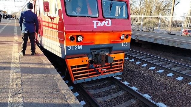 3 апреля 2025Электропоезд ЭТ2М-136 Сообщением Санкт-Петербург-Любань Отправляется с платформыКолпино