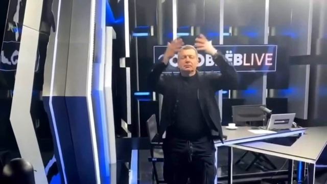 Владимир Соловьев танцует под песню Кузьмы Скрябина -Танець пінгвіна