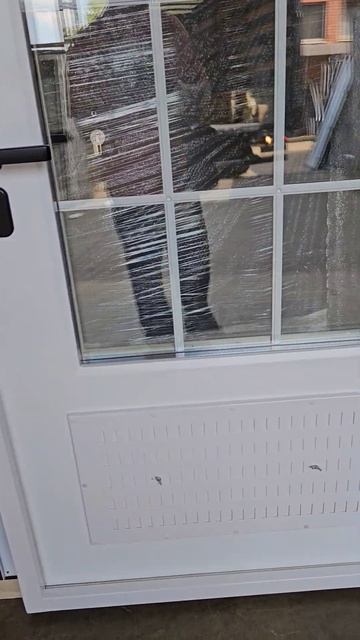 премиальная дверь в котельную частного дома со стеклом и вентиляционной решеткой на заказ, доставка смотреть онлайн