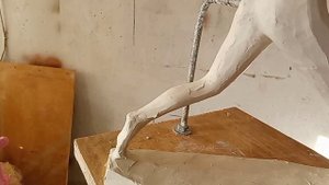 День в скульптурной мастерской. Лепка фигуры из пластилина, авторская скульптура. #лепка #скульптура