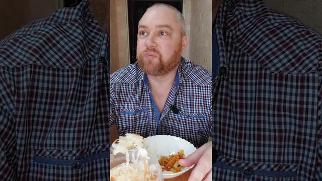 Вареный рис с соевым соусом и овощи тушёные с курицей. ПП еда, мукбанг 
#мукбангроссия #ппеда