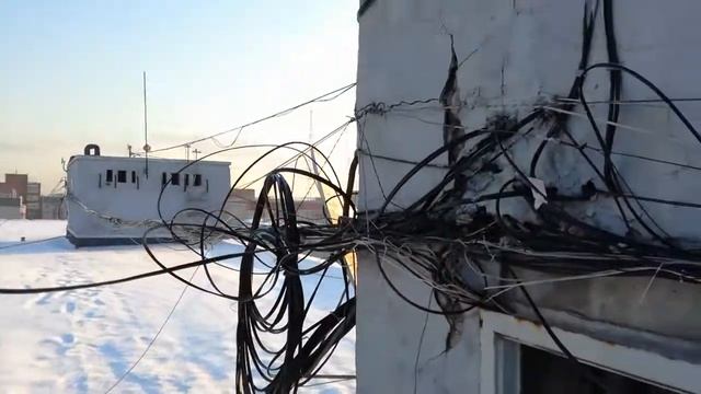 Зимние крыши и кабели