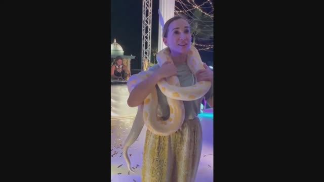 КТО ТАКАЯ ЧЕХОВА?? (нападение змеи) смотреть онлайн