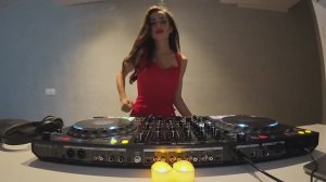 DJ SOFIA - MELODIC TECHNO & FUTURE RAVE DJ SET - SOFIA'S NIGHT MIX #2 (David Guetta, Kream, Meduza)