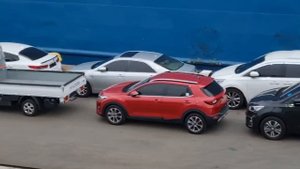 Разгрузка парома во Владивостоке