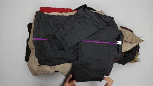 27204 Куртки женские L.AN (extra) 3 пак 45кг. по 5.5€/кг. 65шт. смотреть онлайн