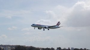 Самолёт шатает из стороны в сторону на посадке

#авиация #самолет