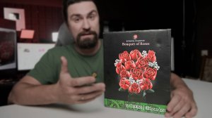 РАСПАКОВКА КИТАЙСКОГО БУКЕТА ПЛАСТИКОВЫХ РОЗ! Китайская копия LEGO Icons Букет роз 10328!