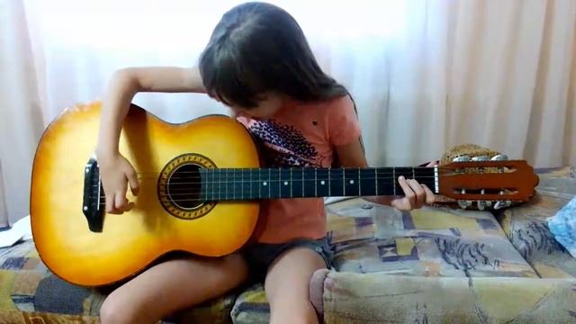 Какая боль в пальцах.  Учусь играть на гитаре😊