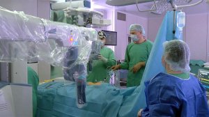 Врачи центра им. Рошаля с помощью робота-хирурга спасли трехлетнего ребенка с серьезной патологией.