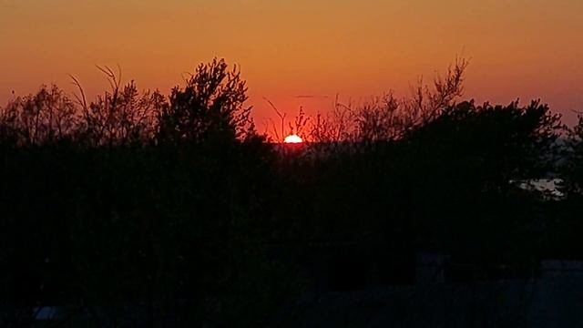Перед Днём Победы. Закат Солнца. Тавричанка 08.05.2024 смотреть онлайн