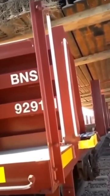 They dropped 100 tons of steel offloading the Train. смотреть онлайн