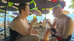 Мукбанг на пляже, Вован ЖРЁТЬ как не в себя, а я слюни пускаю) Отдых в Паттайе январь 2025