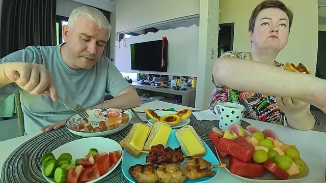 Мукбанг я не настолько СИЛЬНАЯ как хочу казаться! Дала СЛАБИНУ! Семейный обед в Таиланде