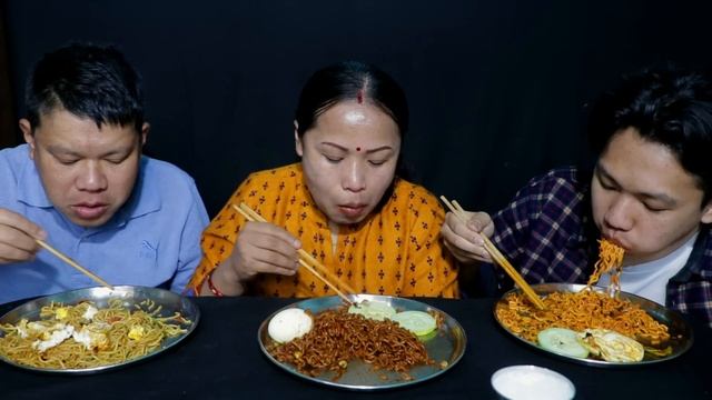 SPICY BLACK BEAN NOODLES CHALLENGE 🔥 SPICY 2PM RAMEN NOODLES 🥵 EGG CHOW MEIN 🍝 EATING CHALLENGE