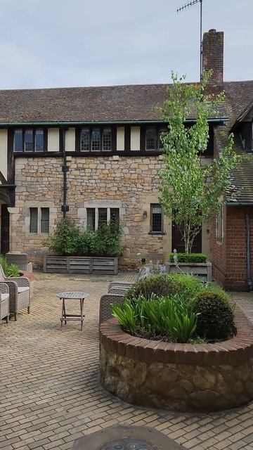 Hever Castle B&B Courtyard смотреть онлайн