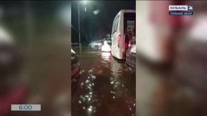 Потопления после проливного дождя продолжают ликвидировать в Краснодаре