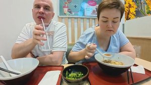 Таиланд Мукбанг ВКУСНО и точка) Поужинали в нашей ЛЮБИМОМ кафе в Паттайе! ОБИДЕЛАСЬ на комментарии