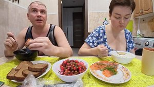 Мукбанг животрепещущая тема для Вована, вот РАЗОРАЛСЯ то) Болталка и Семейный обед в России