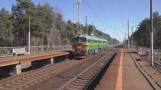 Тепловоз 2М62У-0042 (ТЧЭ-2) следует резервом.