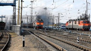 Тепловоз 2ТЭ116У-0069 отправление и электровоз ВЛ80С-156