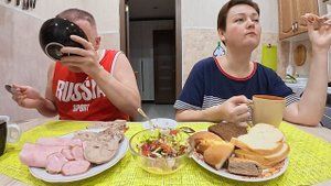 Мукбанг салат чуть не стал причиной ССОРЫ! КУСОЧНИЧАЮ и ХУДЕЮ) Семейный обед в России