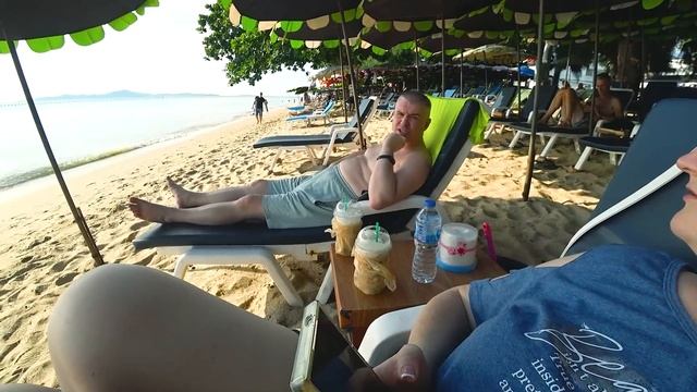 На мореВОПРОС/ОТВЕТ с комментариями Вована: Аттестат, про ЗАВИСТЬ, планы на отдых и БЮДЖЕР туриста