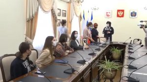В Симферополе вручили ключи от квартир детям сиротам