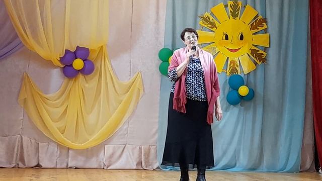 Стихотворение "Осенне-летний роман" Автор Юлия Вихарева Читает Ирина Душкина смотреть онлайн