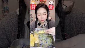 кореянка сгрызает ледяные початки и фигурки с ледяными крошками!