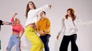 А МЫ ТАНЦУЕМ