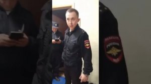 Наглый сотрудник полиции зашел в квартиру! Республика Татарстан,Заинск! Ведет себя не по уставу!!!