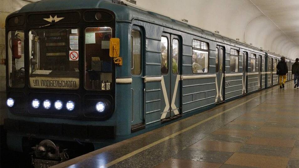ЕДЕМ ПО КОЛЬЦЕВОЙ ЛИНИИ МЕТРО ...