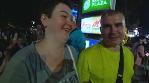 ТОЛПА нас поглотила! Попали на ФЕСТИВАЛЬ салютов в Паттайе! Встретили ПОДПИСЧИКОВ! Еле выбрались)