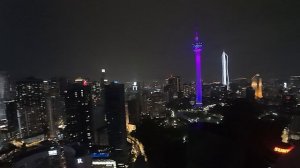 Малайзия, Куала-Лумпур, Platinum KLCC, бассейн 51 этаж - вид на Куала-Лумпур с крыши вечером.