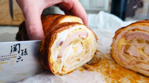 Без заморочек! Без желатина!Очень простой в приготовлении и вкусный куриный рулет.