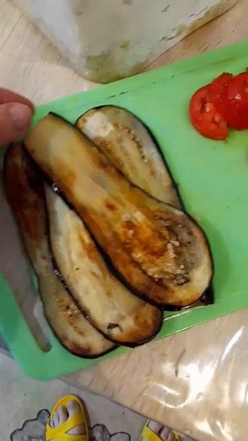 Баклажаны с сыром, чесноком и помидором. #закуска #баклажаныссыром