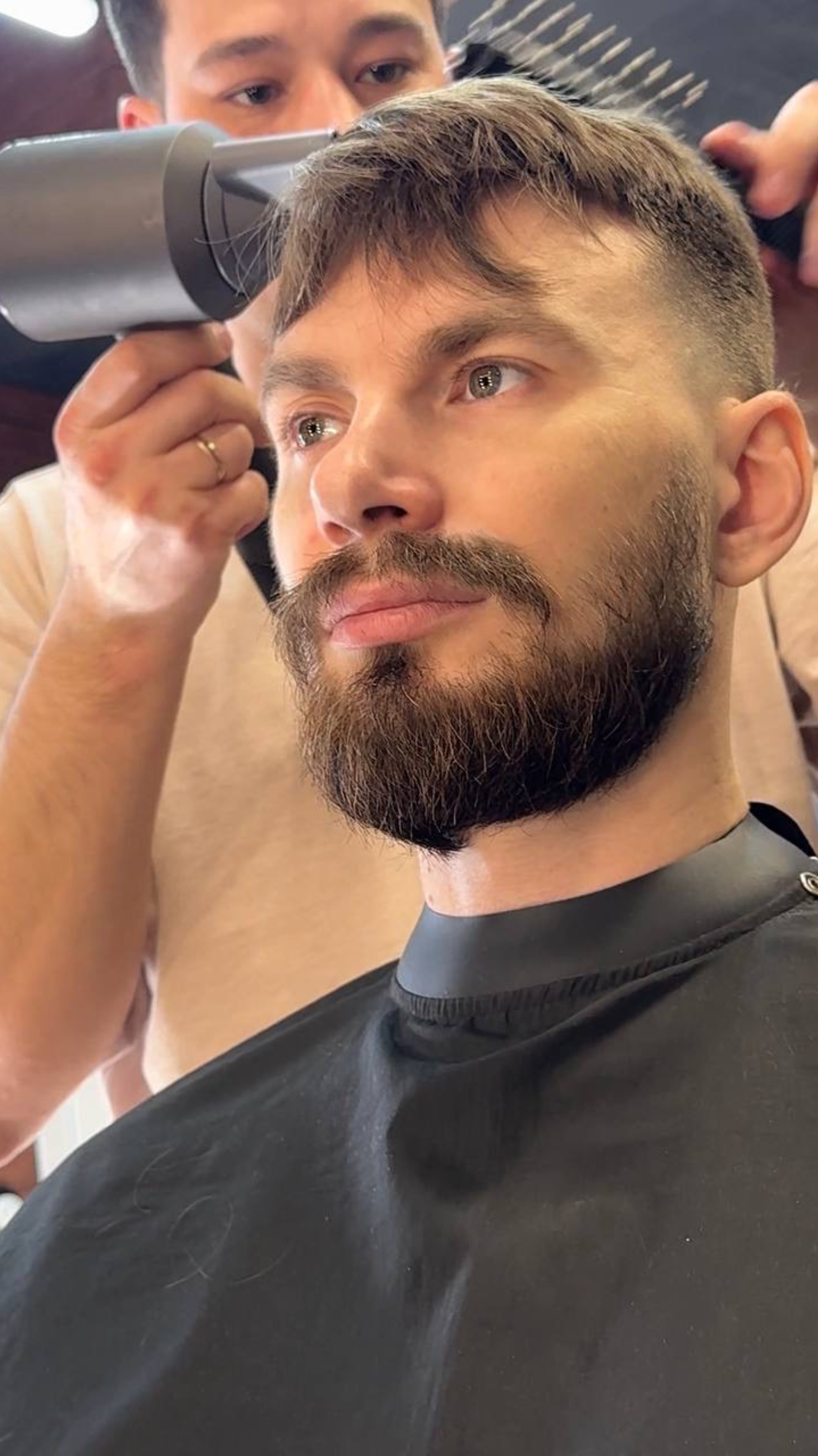 Мужская стрижка и оформление бороды смотреть онлайн