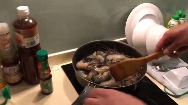 Жареные креветки по-тайски