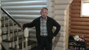 Деревянная лестница с поворотом