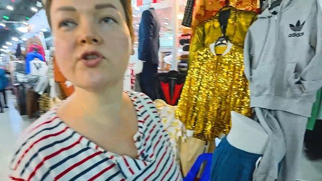 Выбираю ПЛАТЬЕ на СВАДЬБУ с Вованом в Таиланде! Как ОБМАНЫВАЮТ на НайтБазаре в Паттайе? Шоппинг Влог