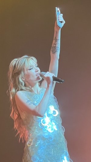 Моя Мишель - "Ветер меняет направление"

Самара, Звезда, Март 2025