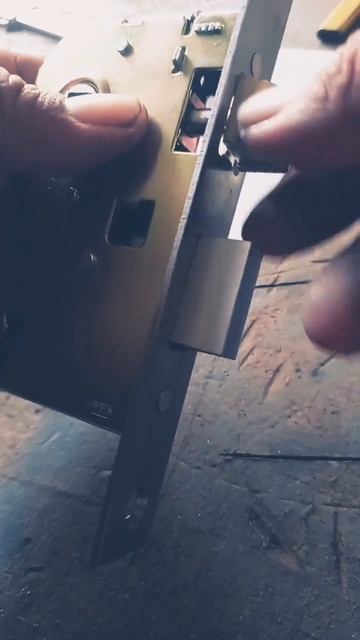 วิธีการหมุน ตัวล็อกกลอนประตูเขาควาย смотреть онлайн